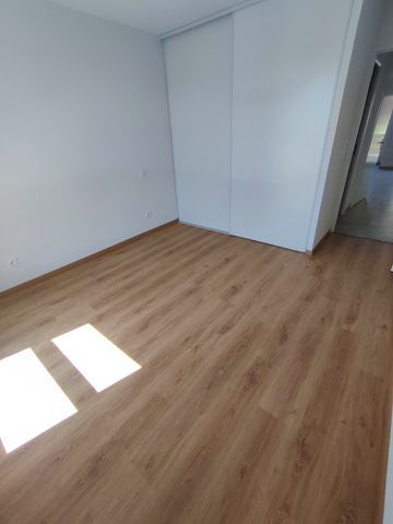 Location Appartement 3 pièces 62m² BRUGUIERES 31150 - Photo 2