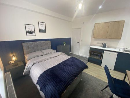 1 bedroom in a house share to rent - Photo 4