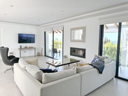 5 room luxury Villa for rent in Marbella, Spain - Photo 2