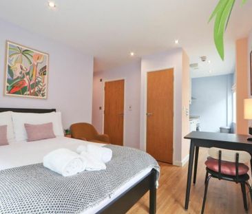 Studio to rent - Photo 1