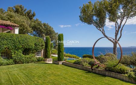 Villa pied dans l'eau à la location- Saint-Tropez /La Croix -Valmer - Secteur Gigaro, accès privé à la mer. - Photo 5