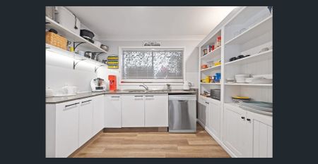 Modern Family Home - Photo 3