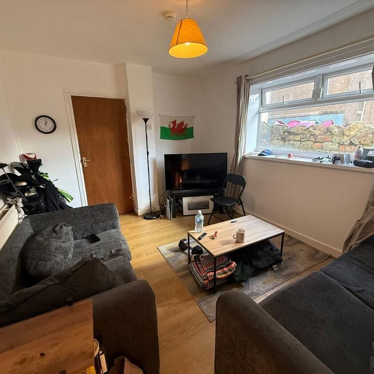 6 bedroom end of terrace house to rent - Photo 1