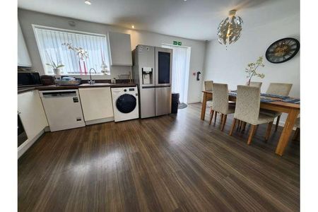 Majestic, Bridgwater, TA6 - Photo 4