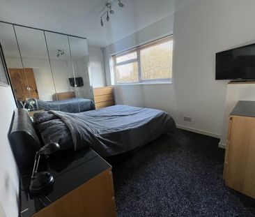 Double room furnished UB5 - own shower room & TV - Photo 6