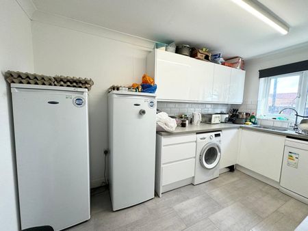 Room in a Shared House, Cedar Road, SO14 - Photo 5