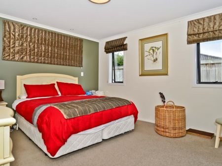 Upmarket family home - Photo 5