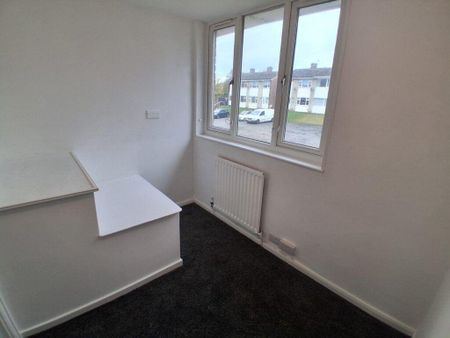 3 bedroom semi-detached house to rent - Photo 3