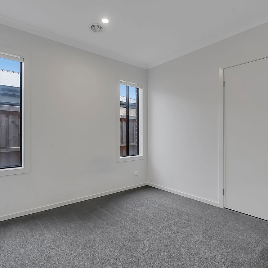 18 Poe Circuit, Officer VIC 3809 - House For Rent | Domain - Photo 1