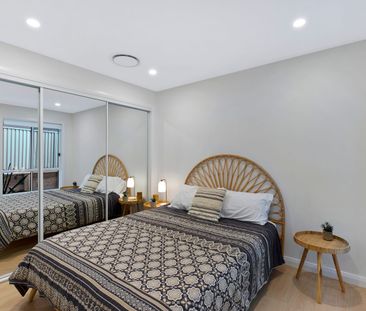 Hamptons living by the beach - Photo 2