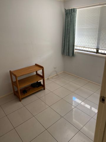 Loganlea - Photo 2