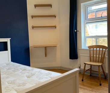 Room in a Shared Flat, Rutland Park Mansions, NW2 - Photo 4