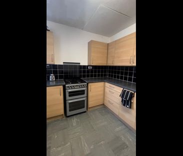Room in a Shared House, Grasmere St, L5 - Photo 4