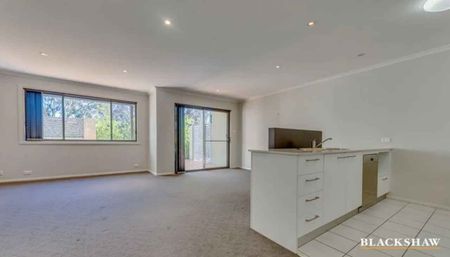 Two Bedroom Apartment In Prime Location - Photo 3