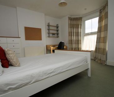 4 bedroom end of terrace house to rent - Photo 5