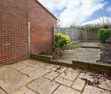 A Spacious Bedroom Home Close To Windmill Hill Golf Course, MK3 - Photo 1