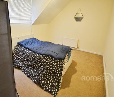 3 bedroom flat to rent - Photo 6
