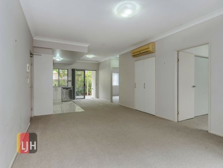 AIR CONDITIONED UNIT WITH PRIVATE COURTYARD! - Photo 2