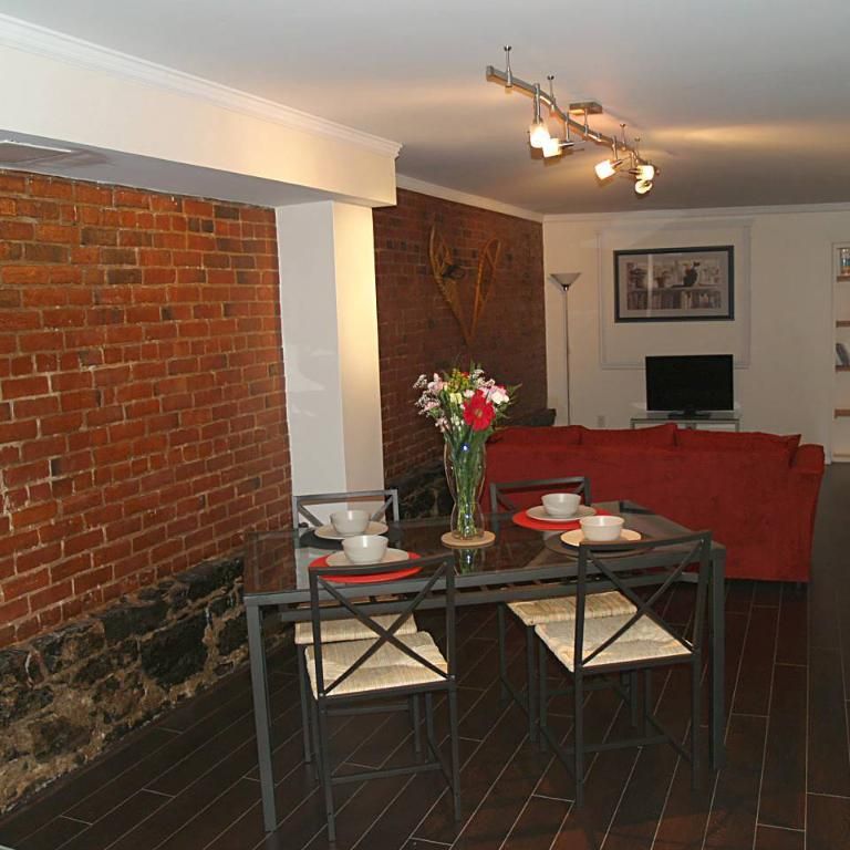 5mn à pied métro Sherbrooke; 4 1/2 meublé tout inclus; - Photo 1