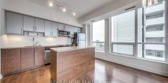 Modern spacious feel yonge/eglinton parking/locker included! - Photo 2