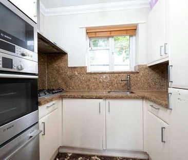 Cambridge Road West, Farnborough, Hampshire, GU14 - Photo 2