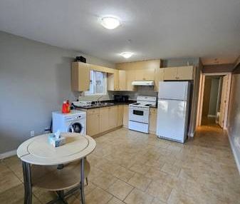 1bdrm Unit - Close to Knight & 41st Ave. - Photo 2