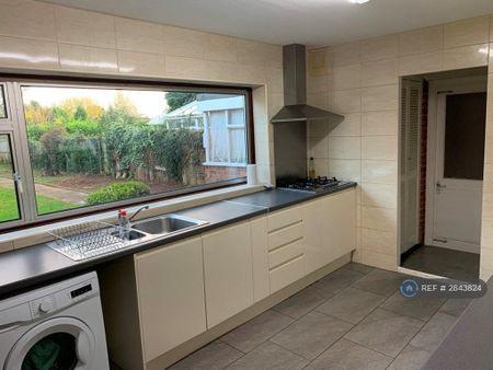 4 bedroom detached house to rent - Photo 5