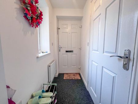 3 bedroom semi-detached house to rent - Photo 4