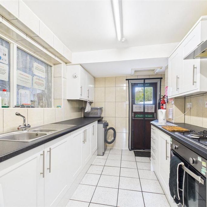 1 bedroom in a house share to rent - Photo 1