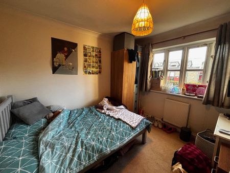 4 bedroom semi-detached house to rent - Photo 2