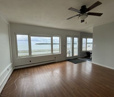 CHARMING 3-BED, 1-BATH SEASIDE FLAT | 1754 SHORE ROAD, EASTERN PASS... - Photo 1