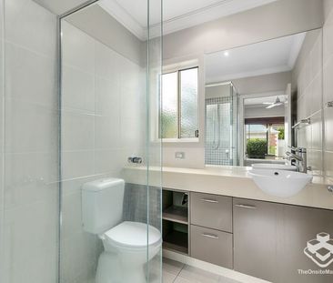 CENTRAL LOCATION - SPACIOUS 4 BEDROOMS TOWNHOUSE - Photo 4