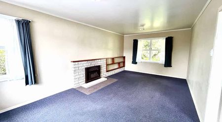 Great Hillcrest 4 Bedroom Home - Photo 3