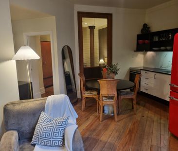 Classic Apartment Modern Day Living - Photo 6