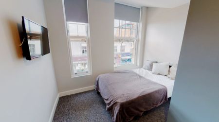 8 bedrooms 1 bathroom - Photo 3