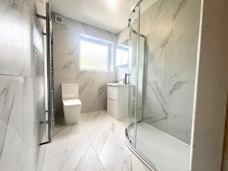 Oval Road South, Dagenham, RM10 - Photo 2