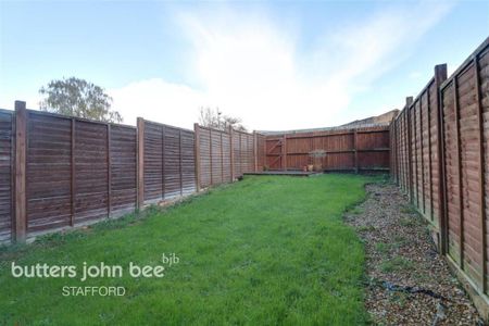 4 bedroom detached house to rent - Photo 2