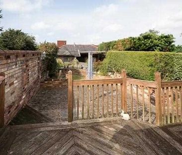4 bedroom semi-detached house to rent - Photo 5