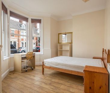 3 bedroom flat to rent - Photo 4