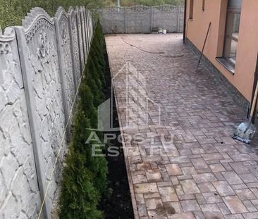Jumatate de duplex de inchiriat, curte proprie, Ghiroda - Fotografie 2
