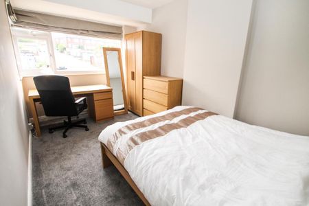 3 bedroom terraced house to rent - Photo 5