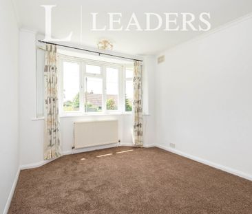 2 bedroom bungalow to rent Sandcross Lane, Reigate, RH2 - Photo 5