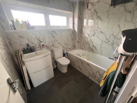 3 bedroom semi-detached house to rent - Photo 5