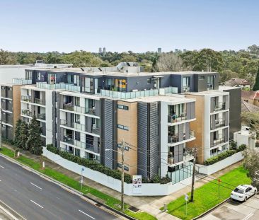 Modern villa-style apartment with lush garden views - Photo 3