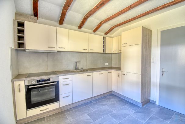 FOR RENT Beautiful renovated 3 ½ room apartment on the top floor - Foto 1