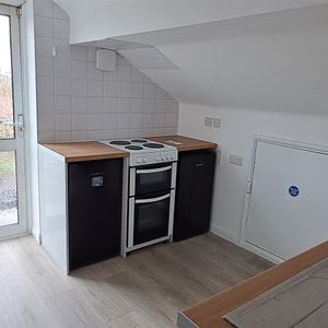 1 bed flat to rent in Bushey Grove Road, Bushey, WD23 - Photo 2