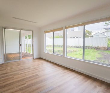 Family sized 3-bedroom home right near the beach in Nelson Bay! - Photo 2