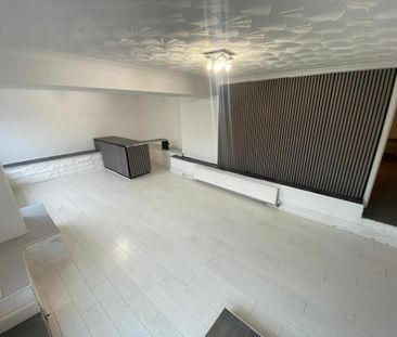 4 bedroom semi-detached bungalow to rent - Photo 1