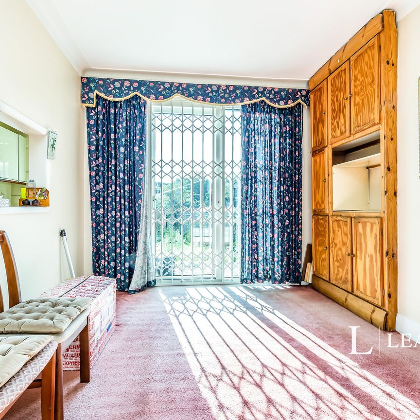 4 bedroom mid-terrace to rent Southbrook Road - Photo 1