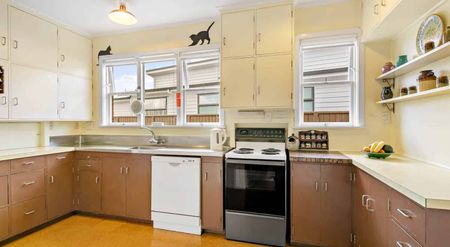 Family Home in Epsom - Photo 5